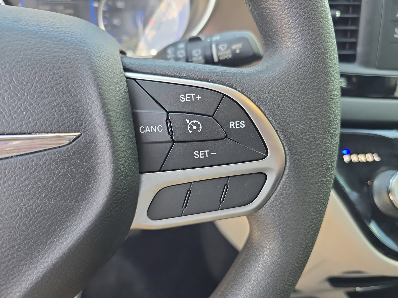 Used 2017 Chrysler Pacifica Touring FWD image 22