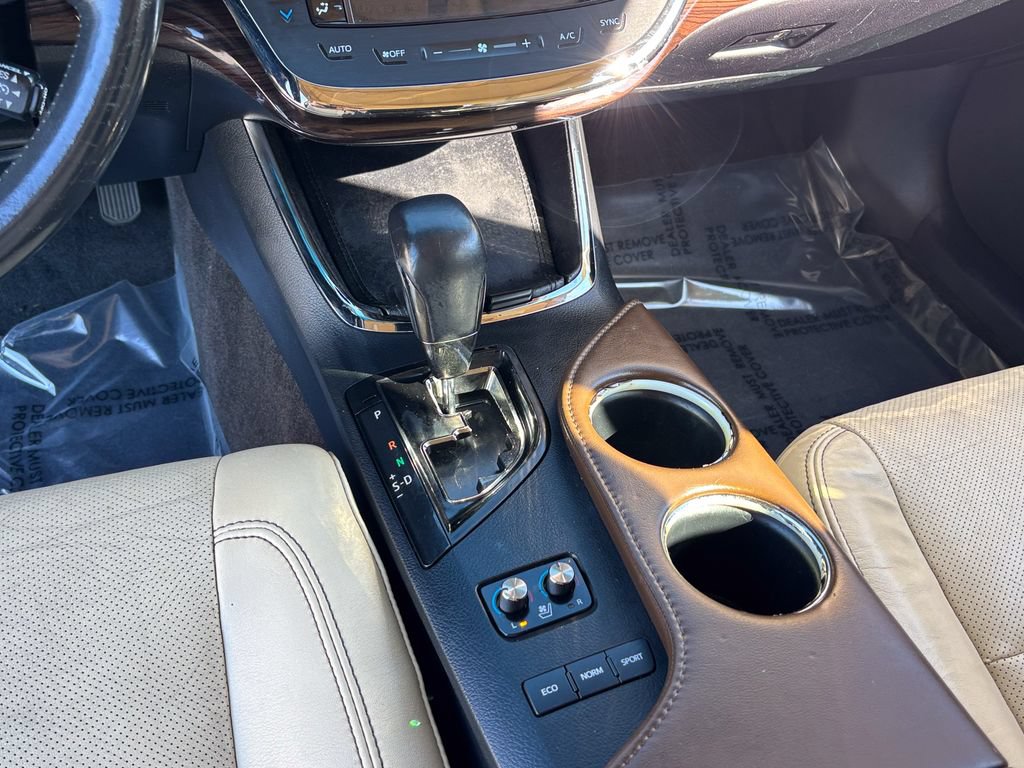 Used 2013 Toyota Avalon Limited FWD image 28