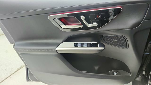 Used 2025 Mercedes-Benz GLC 350e 4MATIC image 36