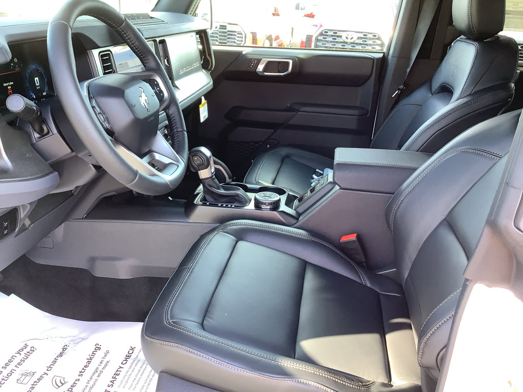 New 2025 Ford Bronco Badlands image 11