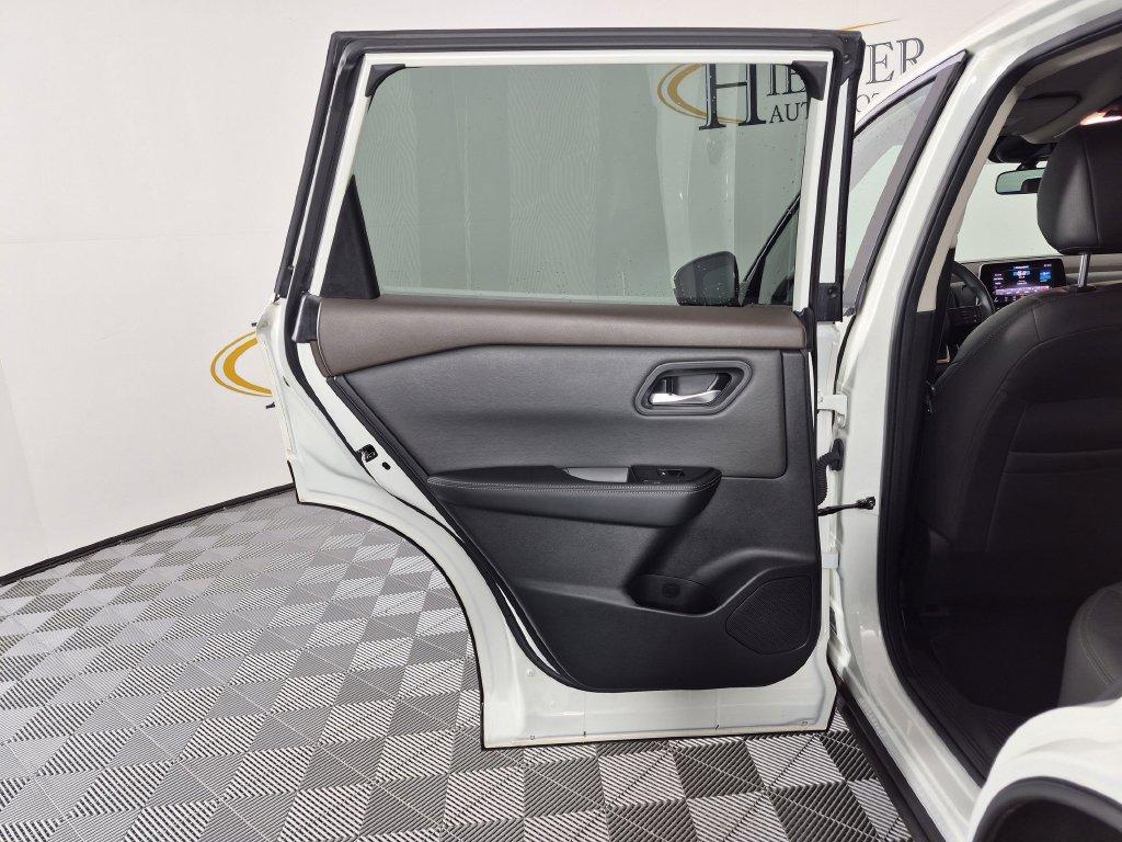 Used 2023 Nissan Rogue SV AWD/4WD image 28