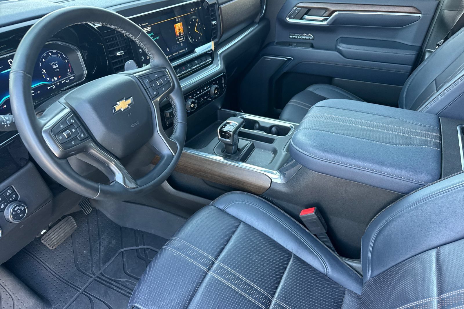 Used 2023 Chevrolet Silverado 1500 High Country w/ High Country Premium Package AWD/4WD image 10