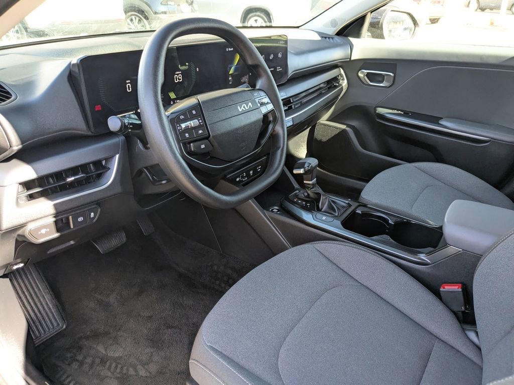 Used 2025 Kia K4 LXS image 13