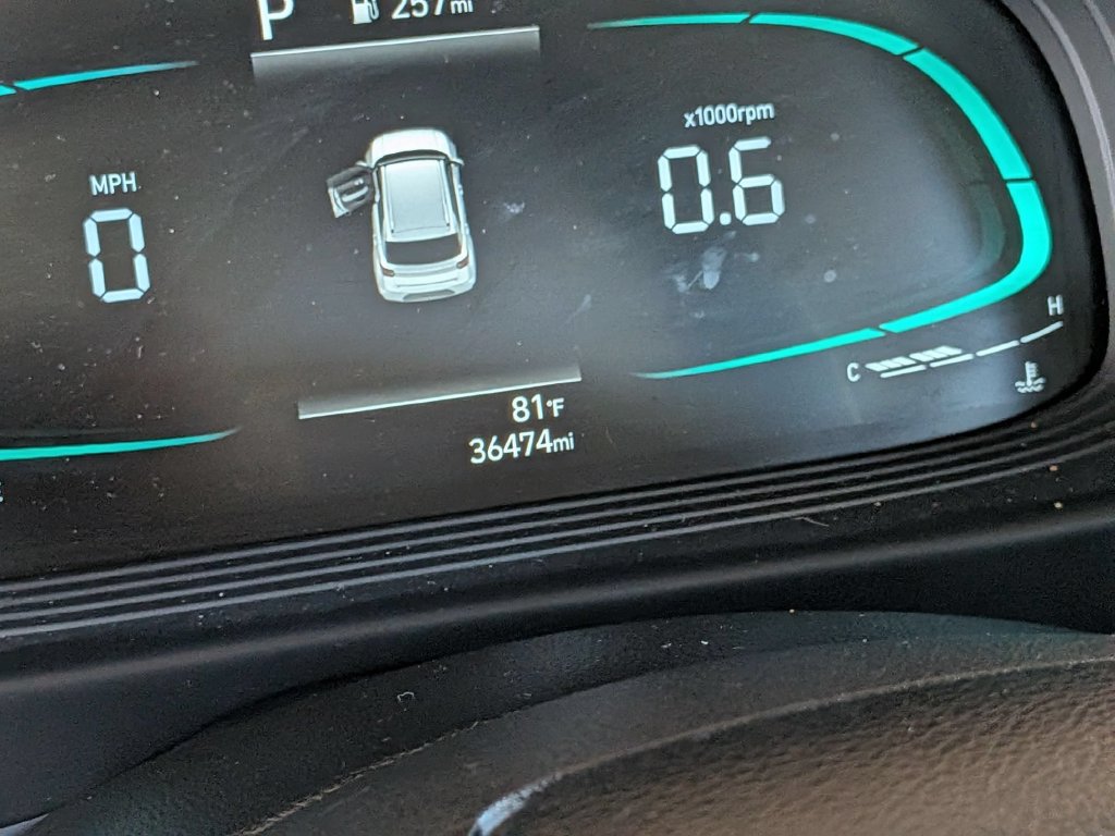 Used 2025 Hyundai Venue SEL FWD image 18