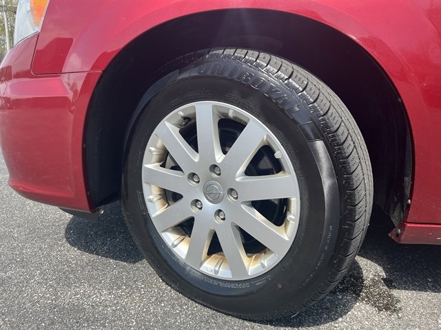 Used 2014 Chrysler Town & Country Touring FWD image 13