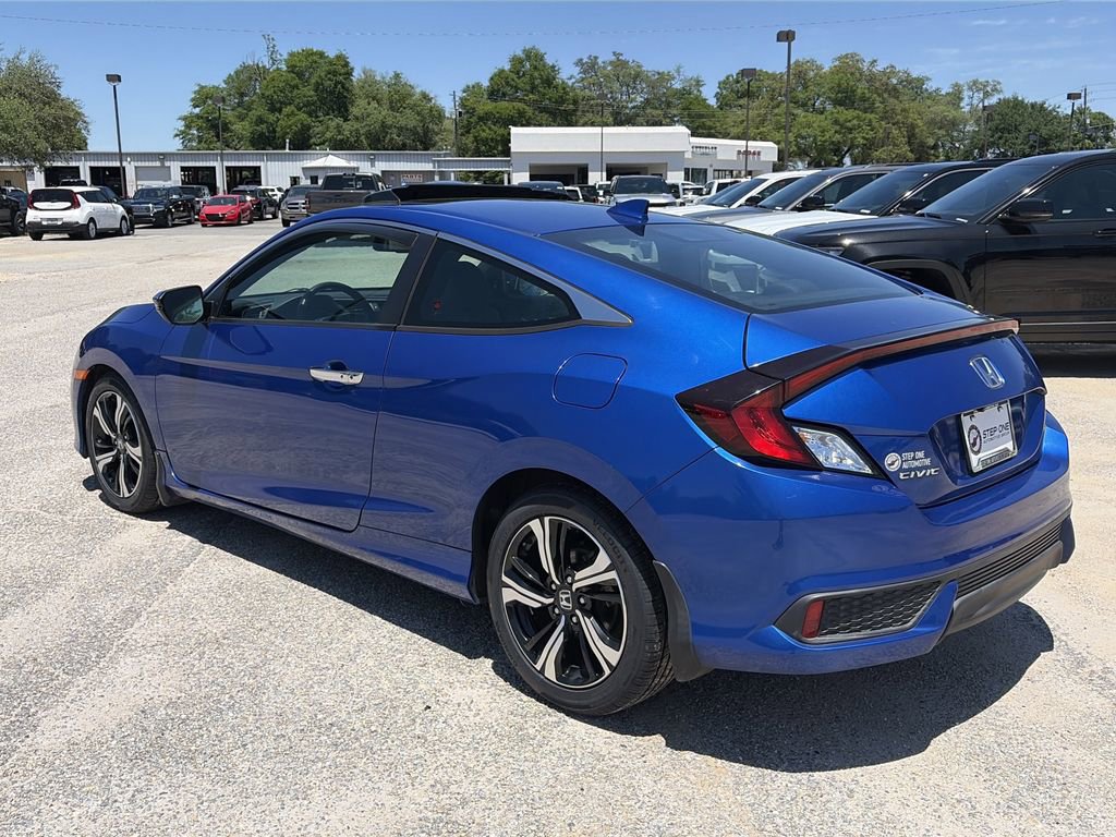 Used 2017 Honda Civic Touring image 5