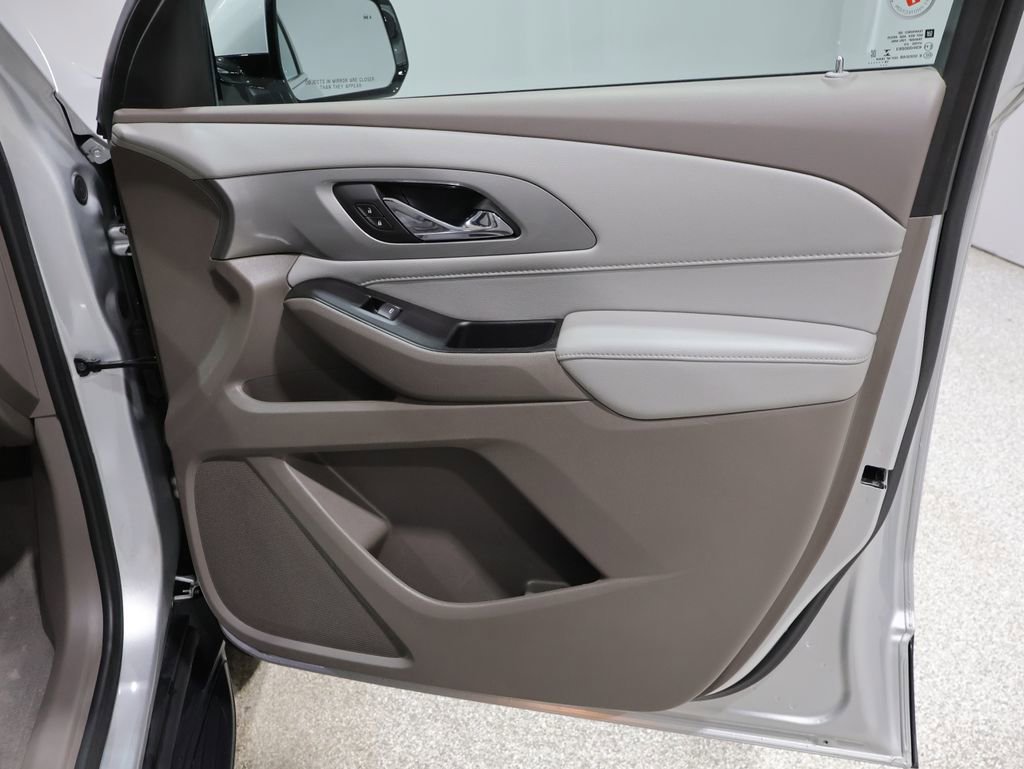 Used 2020 Chevrolet Traverse LT image 23