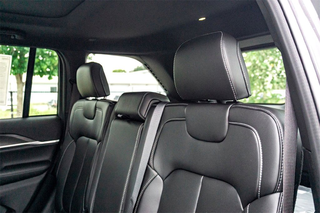 New 2025 Jeep Grand Cherokee Limited w/ MOPAR Finishing Package image 17