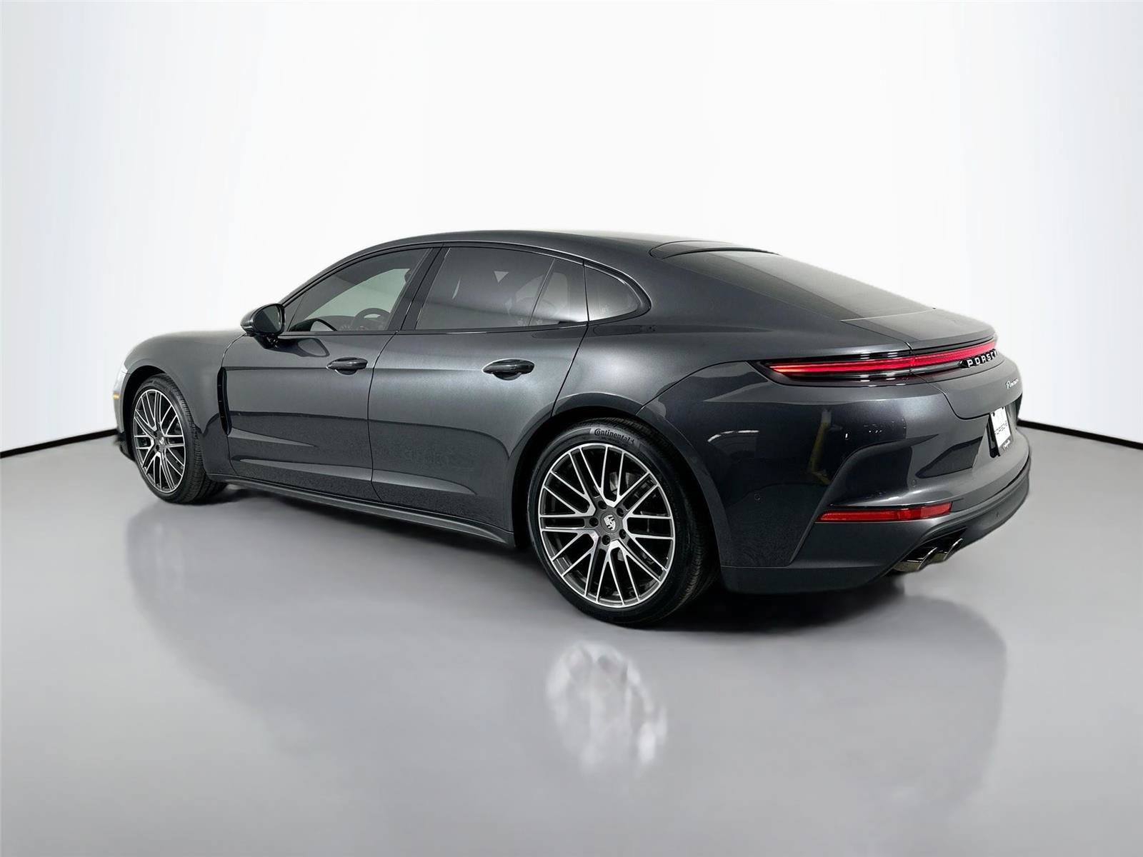 Certified 2024 Porsche Panamera image 3