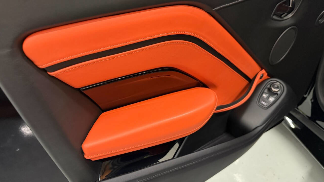 Used 2021 Aston Martin V8 Vantage Coupe image 31