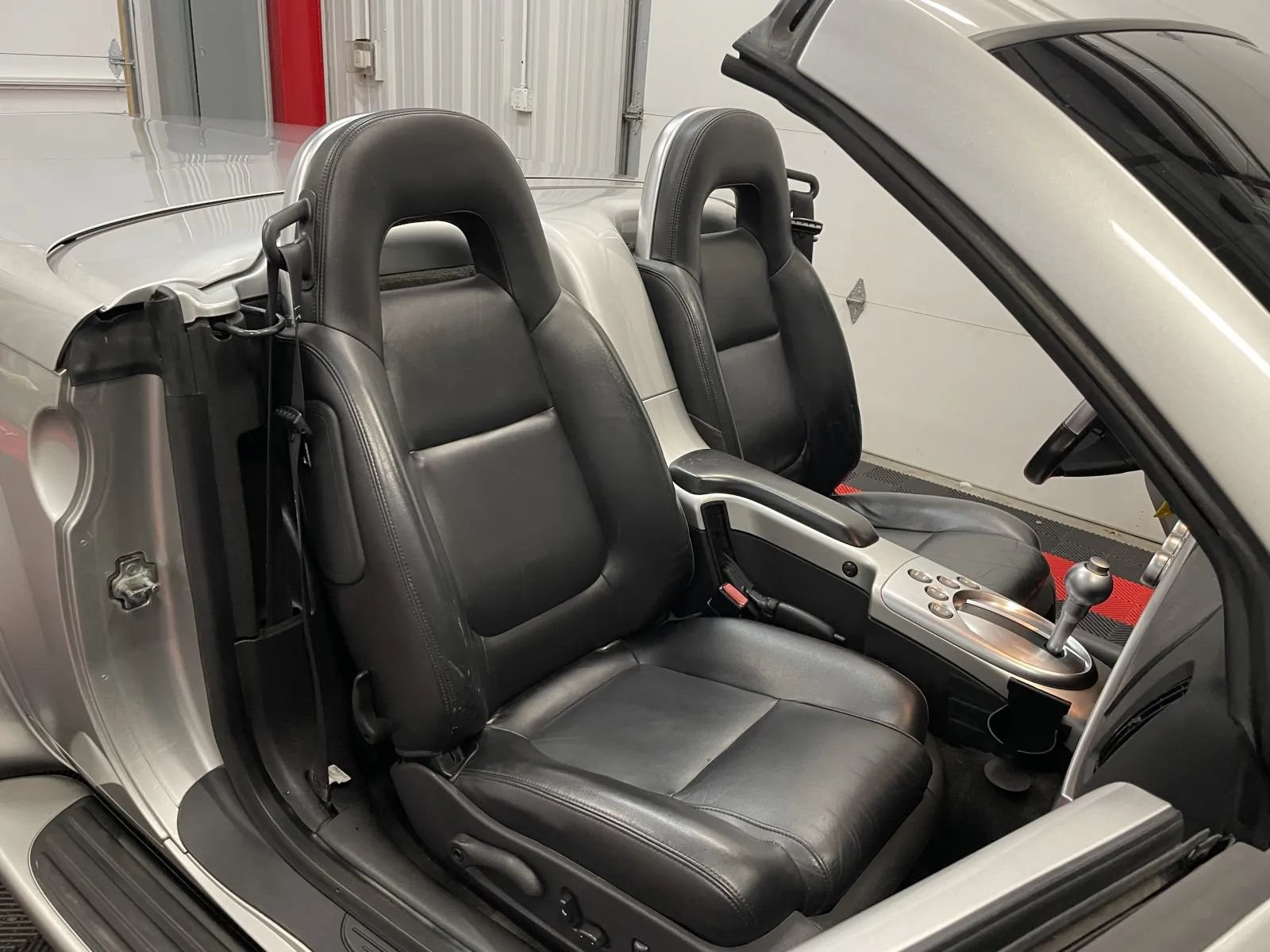 Used 2005 Chevrolet SSR w/ Preferred Equipment Group RWD image 40