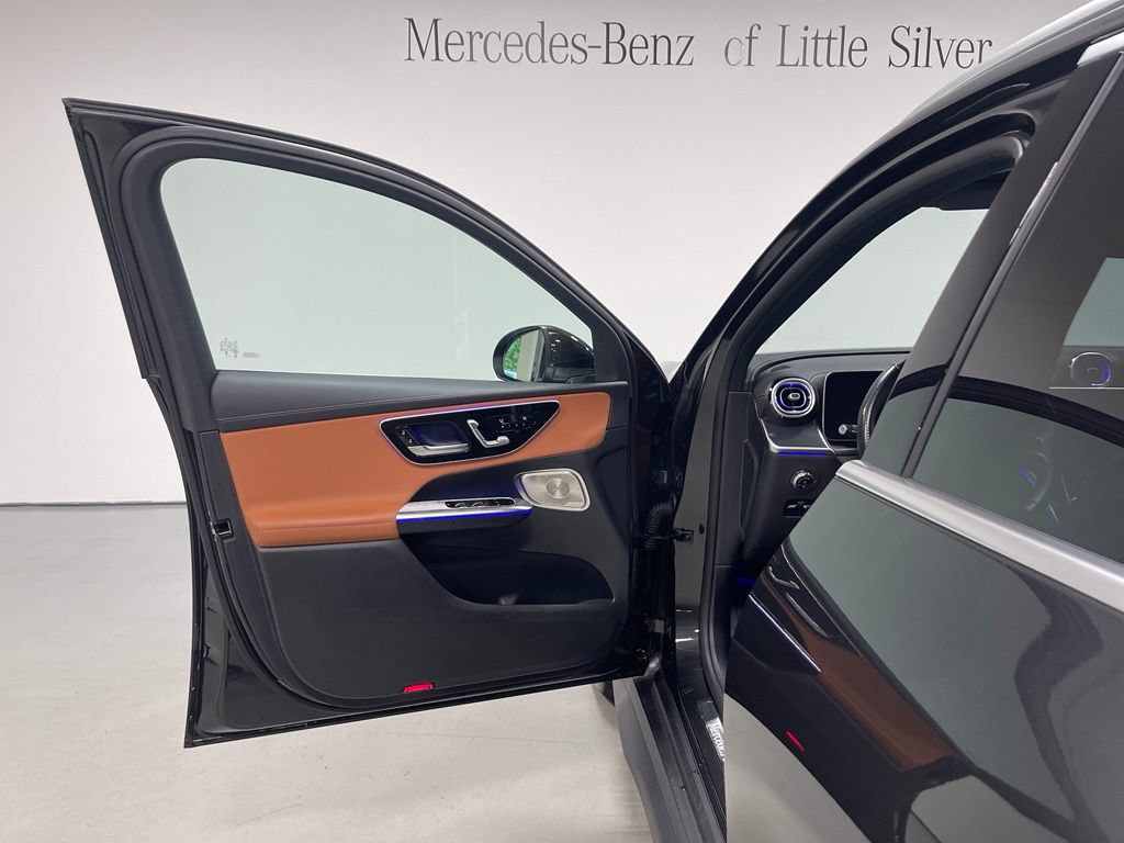 Used 2025 Mercedes-Benz GLC 350e 4MATIC image 17
