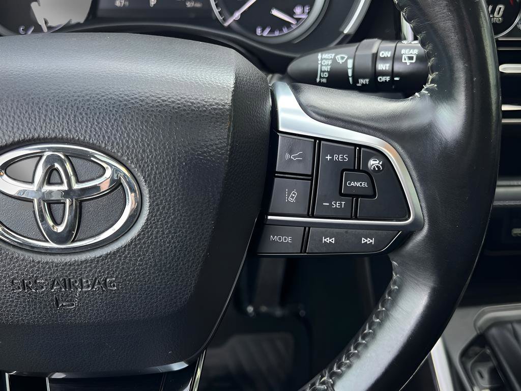 Used 2020 Toyota Highlander XLE image 43