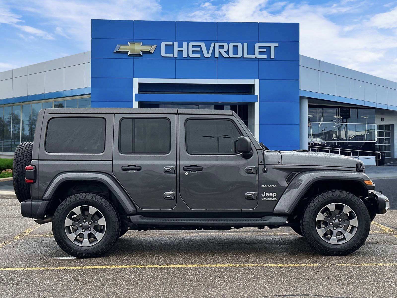 Used 2018 Jeep Wrangler Unlimited Sahara AWD/4WD image 5