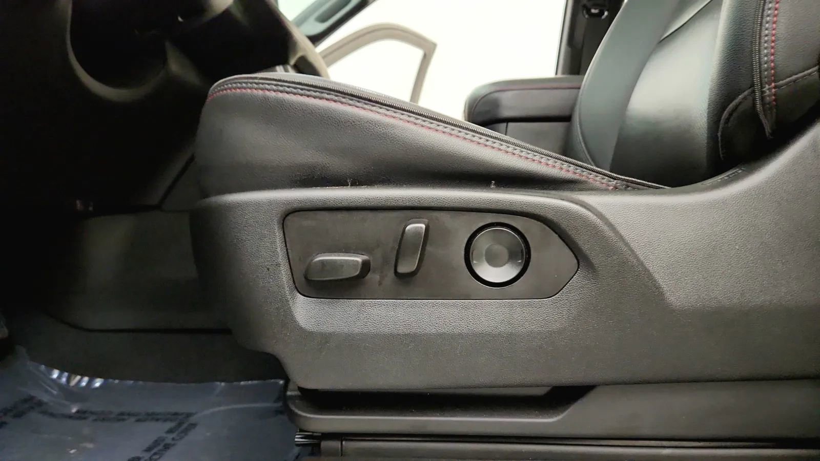 Used 2022 Chevrolet Suburban RST w/ Sport Performance Package image 33