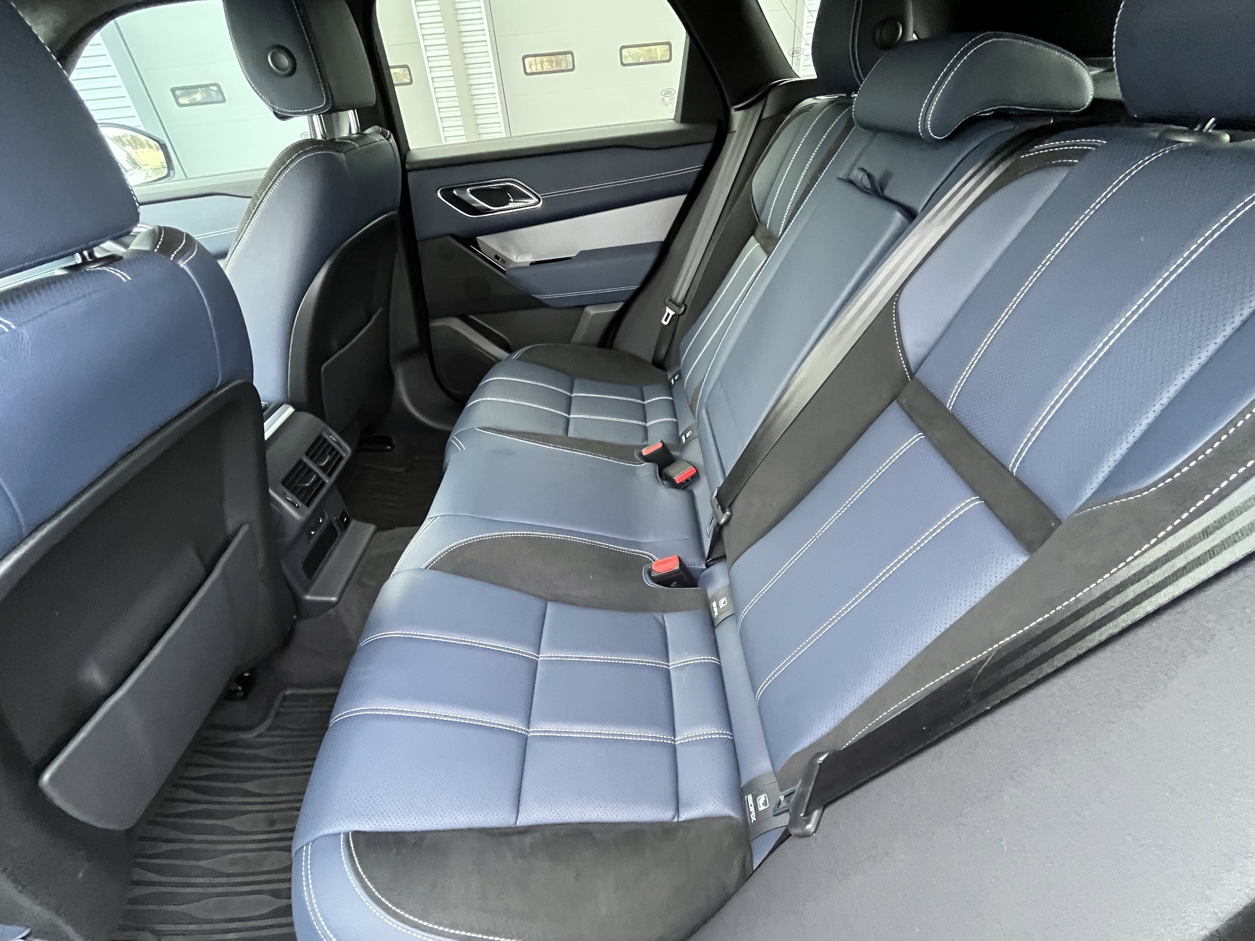 Certified 2023 Land Rover Range Rover Velar R-Dynamic S image 28