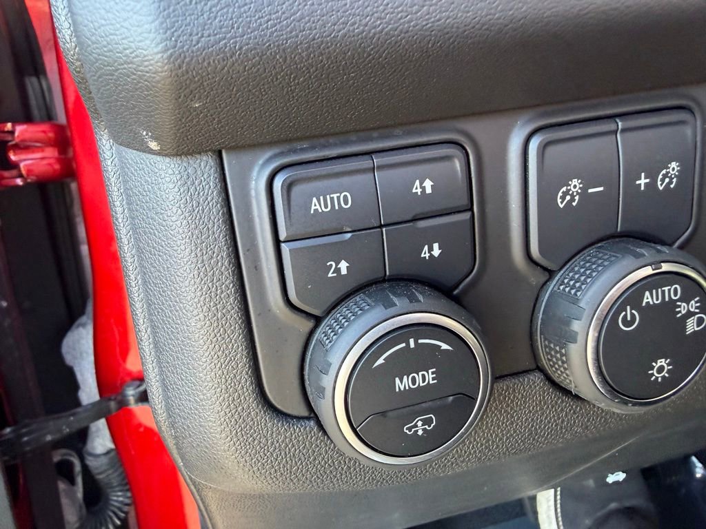 Certified 2022 Chevrolet Suburban Z71 w/ Z71 Off-Road Package image 34