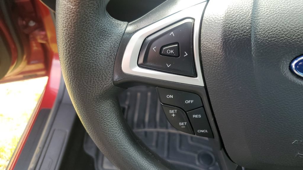 Used 2015 Ford Fusion SE FWD image 11