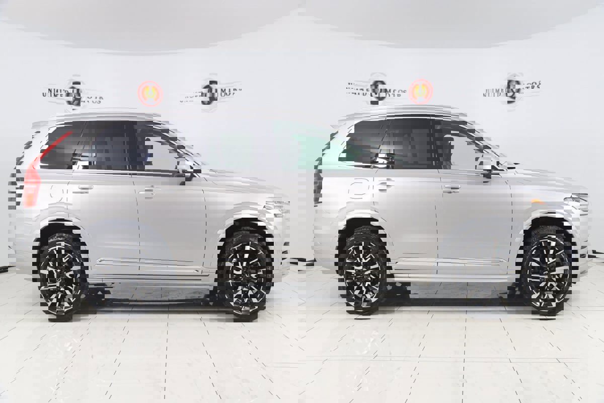 Used 2024 Volvo XC90 B5 Plus image 2