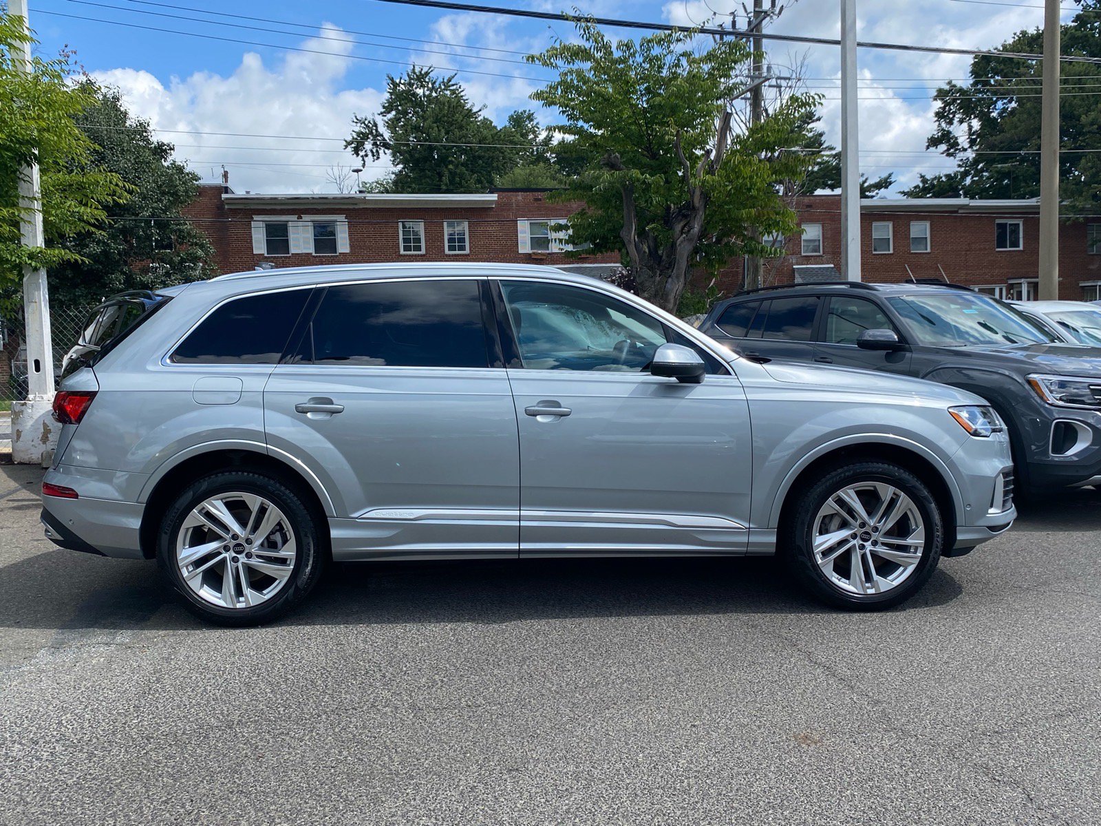 Used 2023 Audi Q7 2.0T Premium w/ Convenience Package AWD/4WD image 2