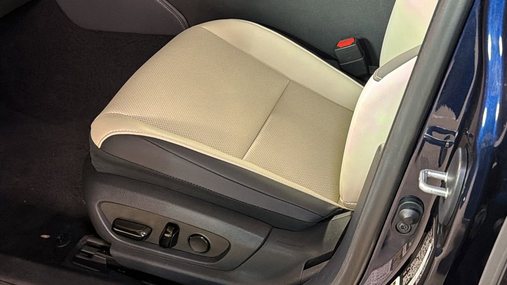 Used 2025 Lexus ES 300h w/ Premium Package image 25