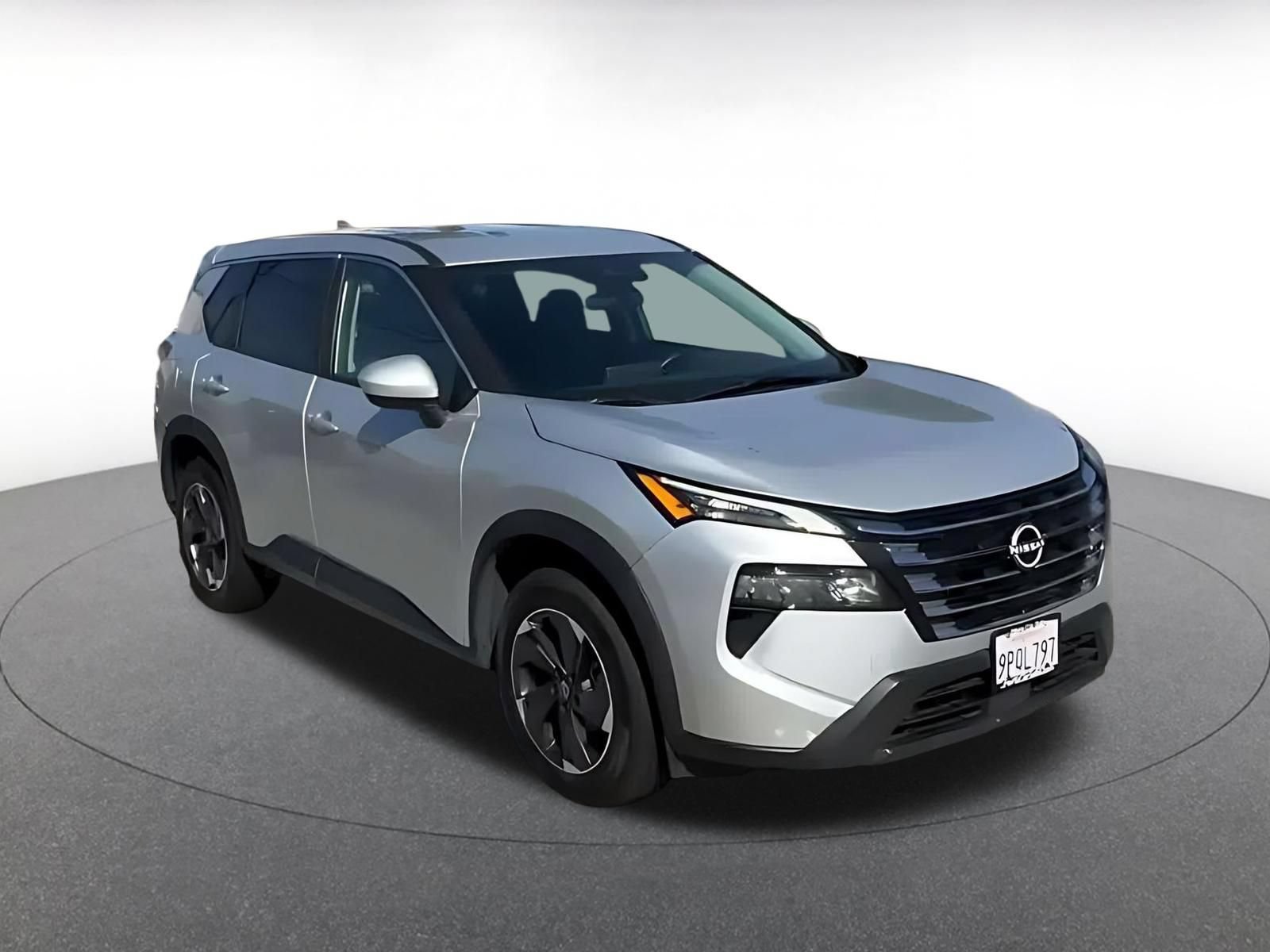 Used 2025 Nissan Rogue SV AWD/4WD image 3