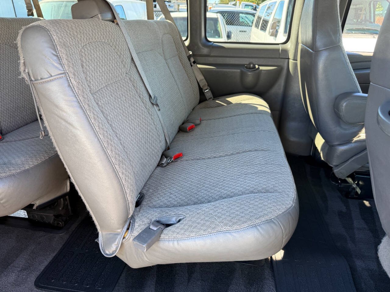 Used 2008 GMC Savana 3500 Extended Passenger w/ LT Preferred Equipment Group RWD image 15