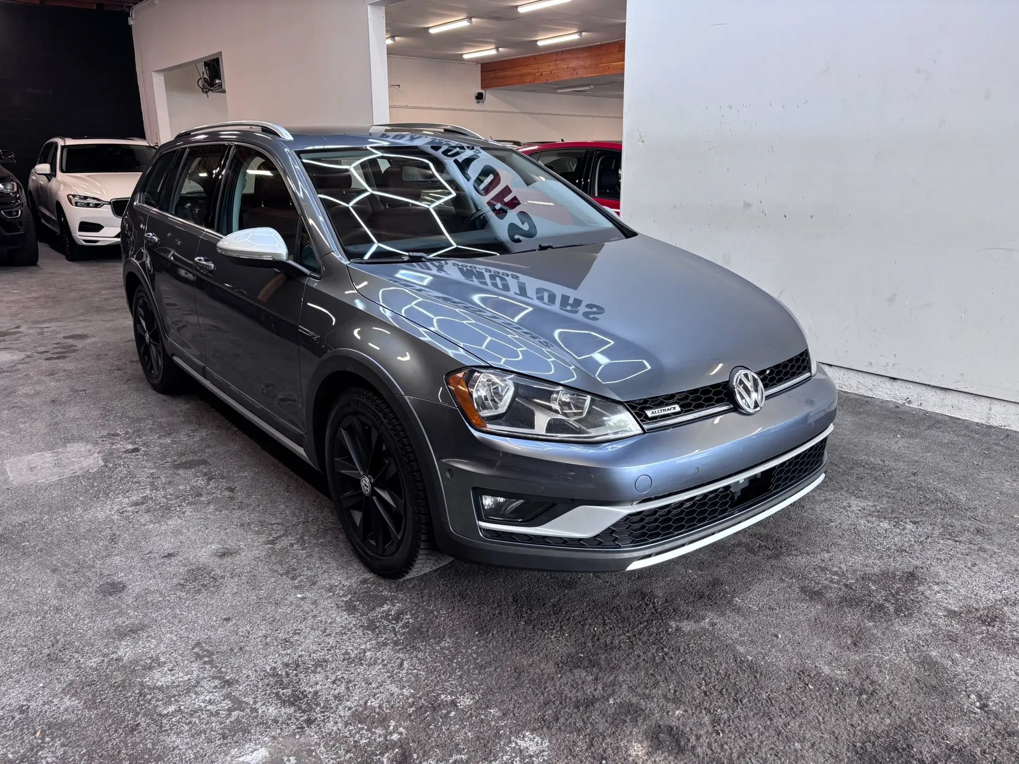 Used 2017 Volkswagen Golf Alltrack SE AWD/4WD image 2