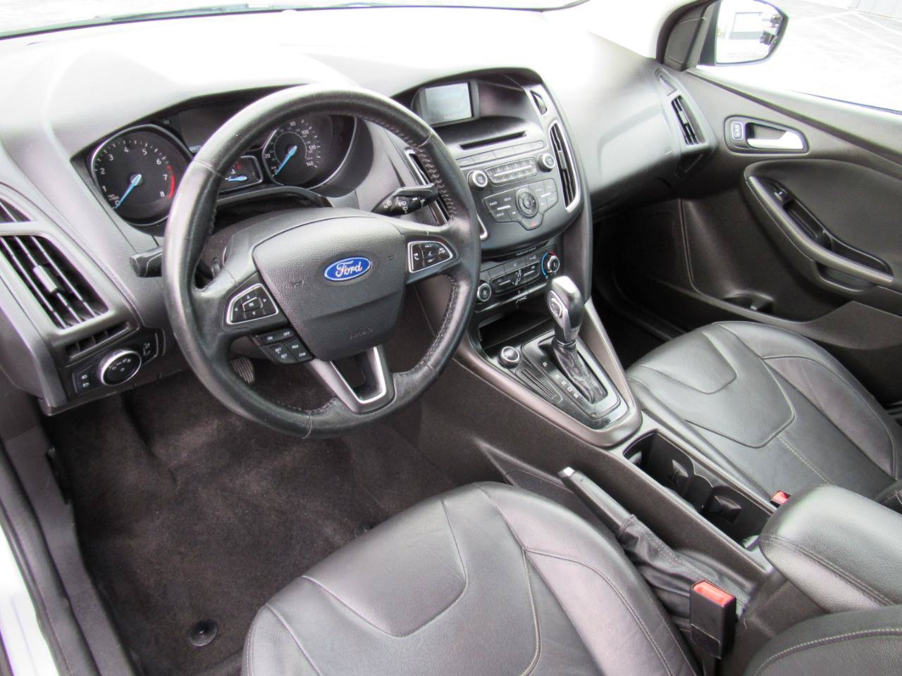Used 2015 Ford Focus SE w/ Equipment Group 201A FWD image 16