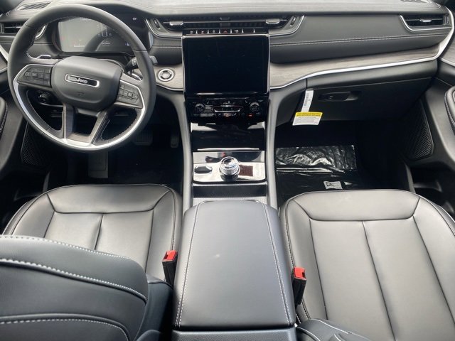 New 2025 Jeep Grand Cherokee Limited w/ Black Appearance Package image 34