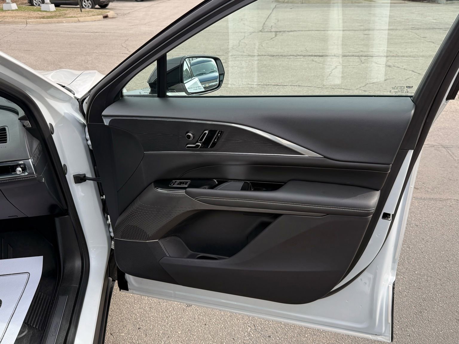 Used 2024 Cadillac Lyriq Sport image 16