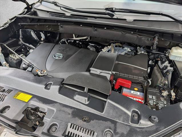 Used 2019 Toyota Highlander SE FWD image 22