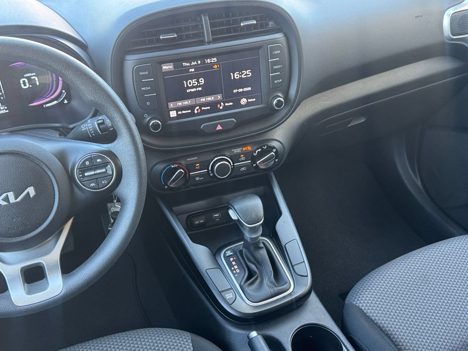 Used 2025 Kia Soul LX w/ LX Technology Package FWD image 20