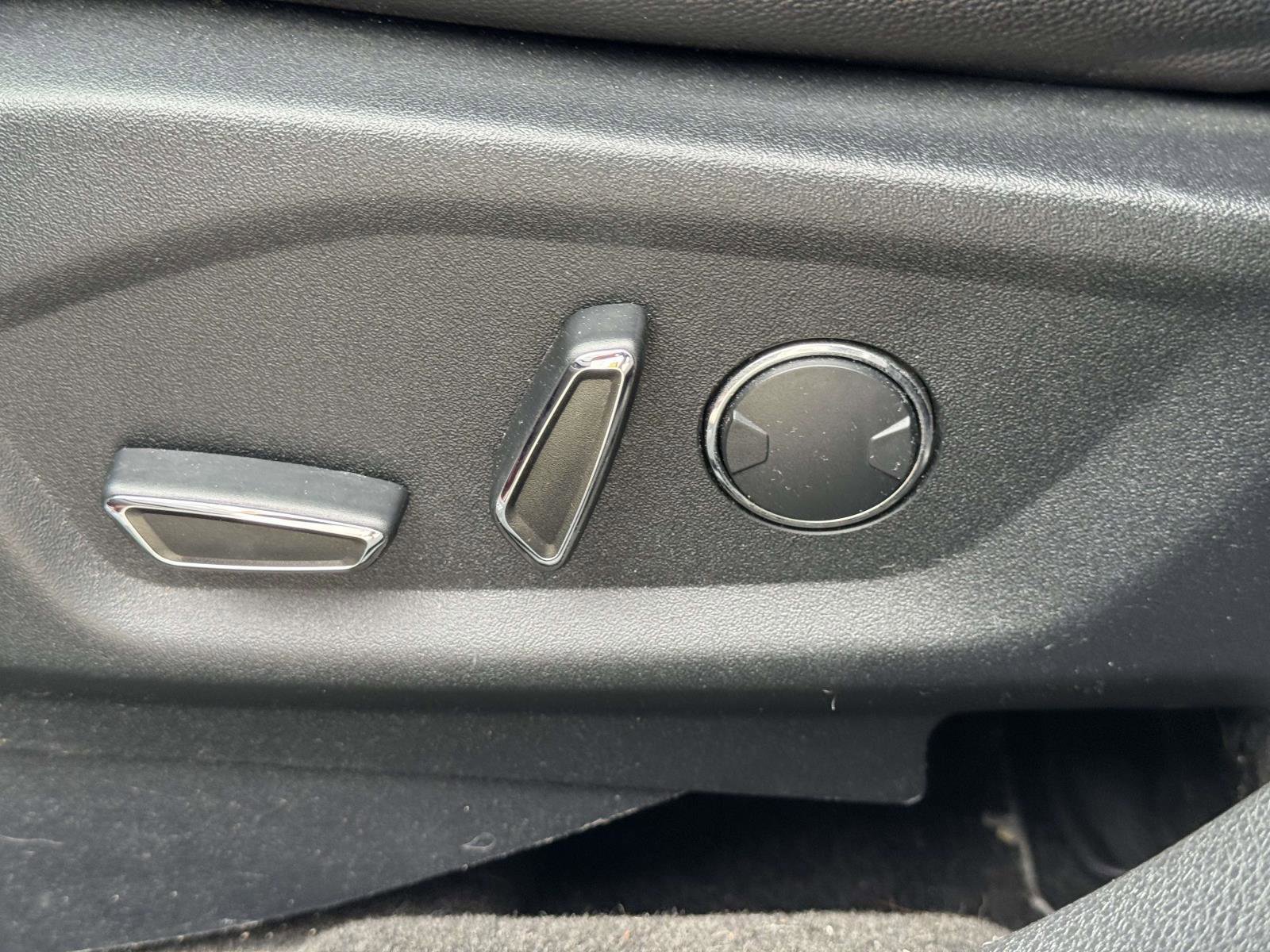 Used 2018 Ford Explorer Sport w/ Equipment Group 401A image 17