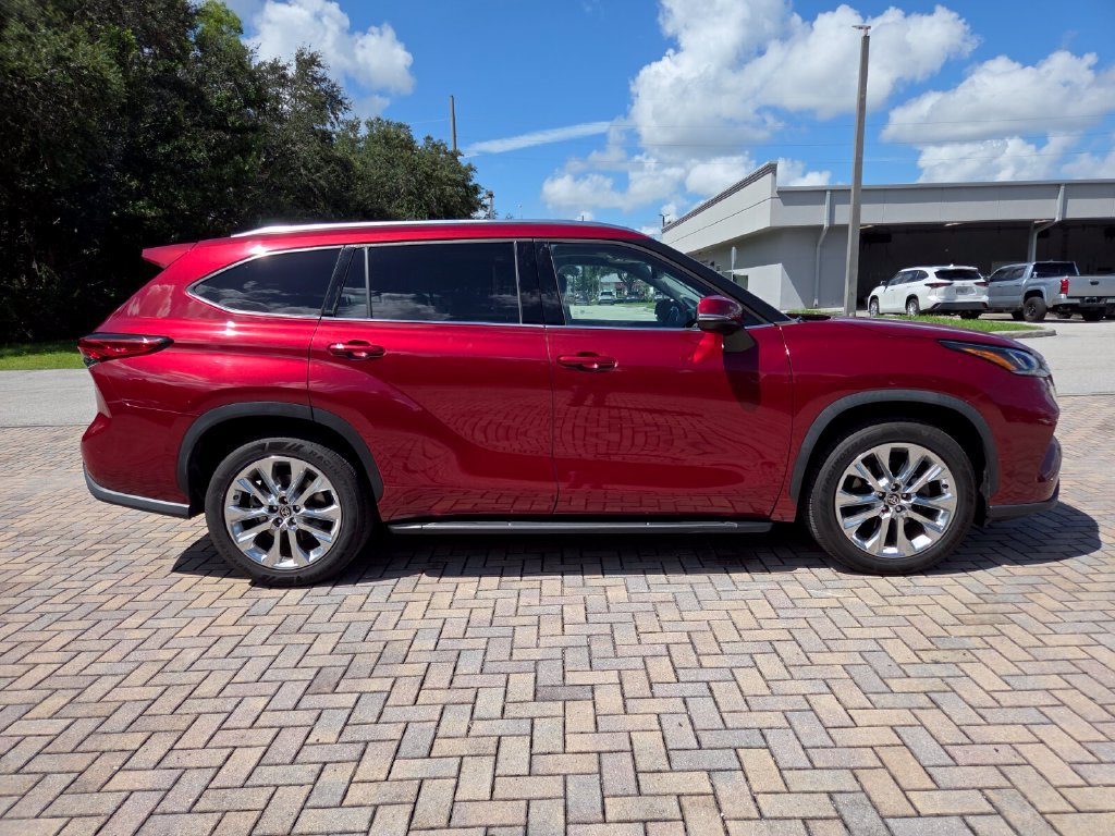 Used 2023 Toyota Highlander Limited FWD image 12