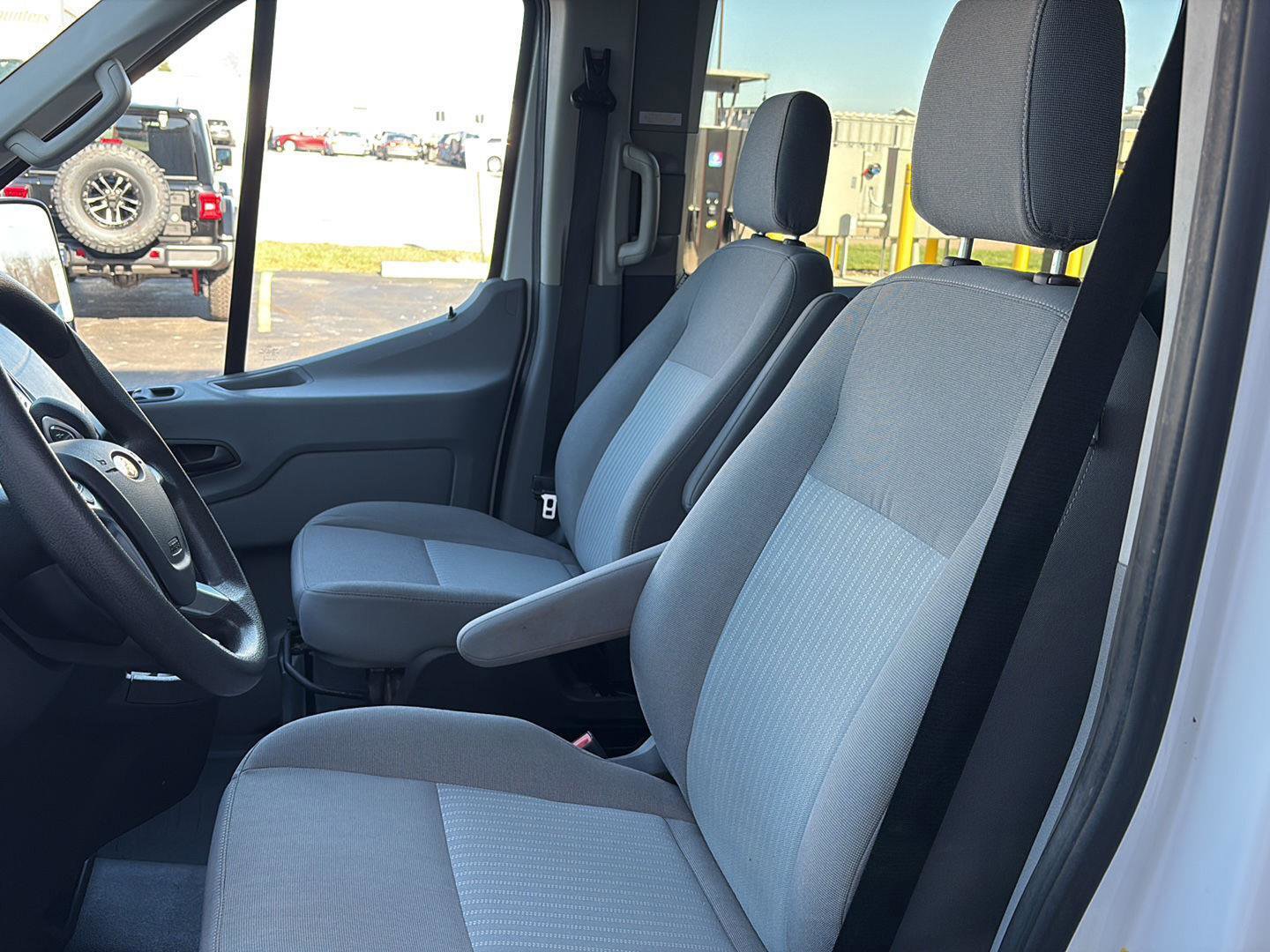 Used 2018 Ford Transit 150 XLT image 6