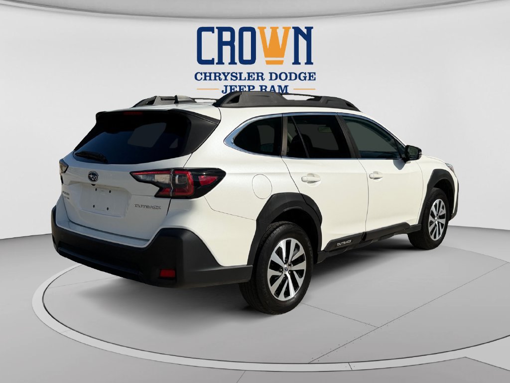 Used 2023 Subaru Outback Premium AWD/4WD image 3