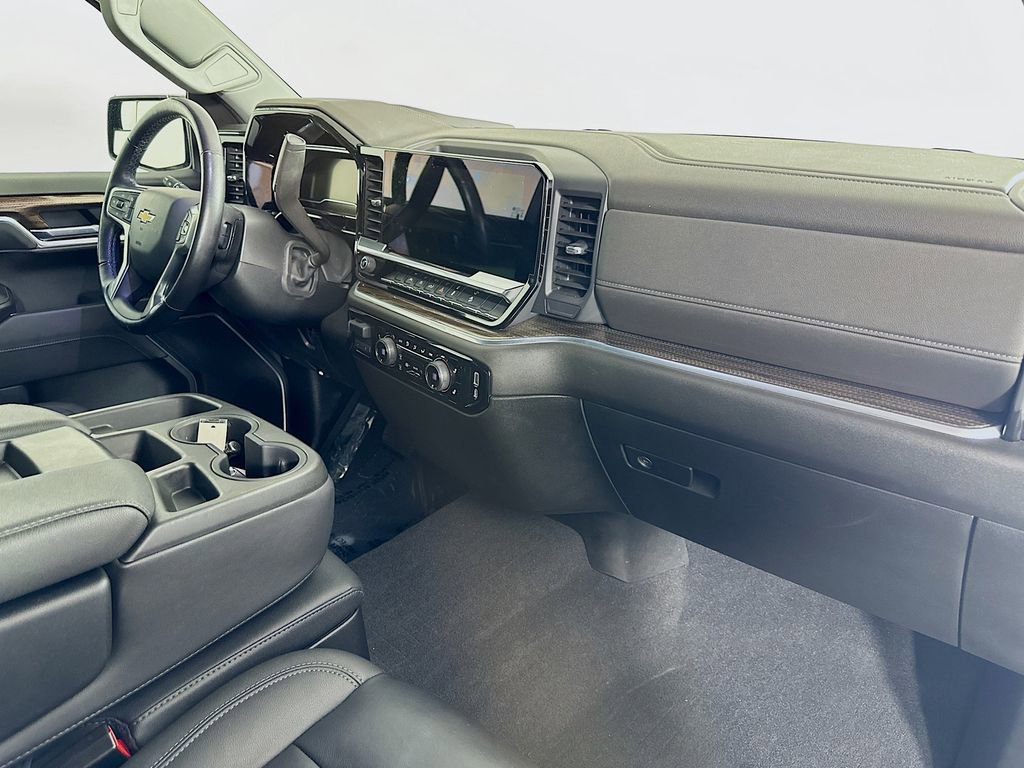Used 2022 Chevrolet Silverado 1500 LT AWD/4WD image 38