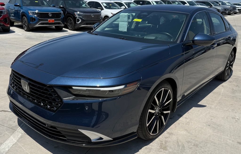 Used 2024 Honda Accord Touring image 3
