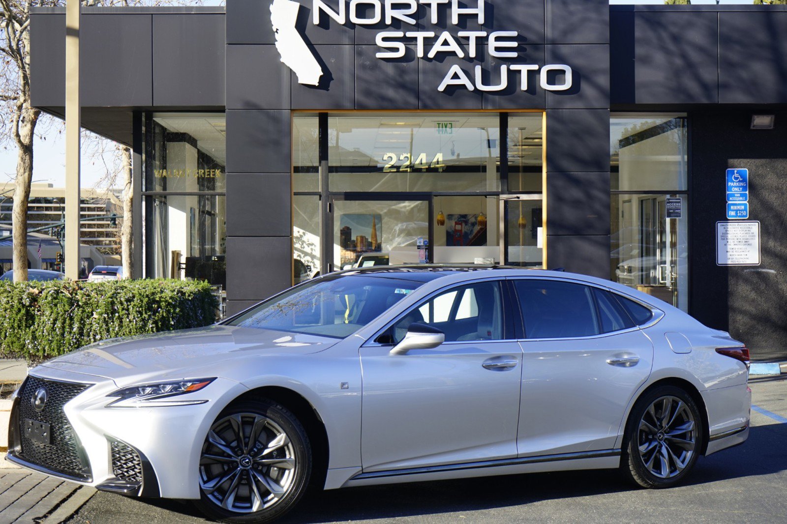 Used 2018 Lexus LS 500 F Sport w/ Accessory Package (Z2) image 2