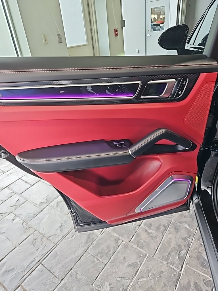 Used 2022 Porsche Cayenne Coupe image 21