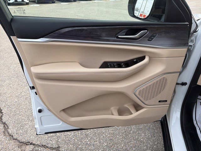 Used 2021 Jeep Grand Cherokee L Limited image 9