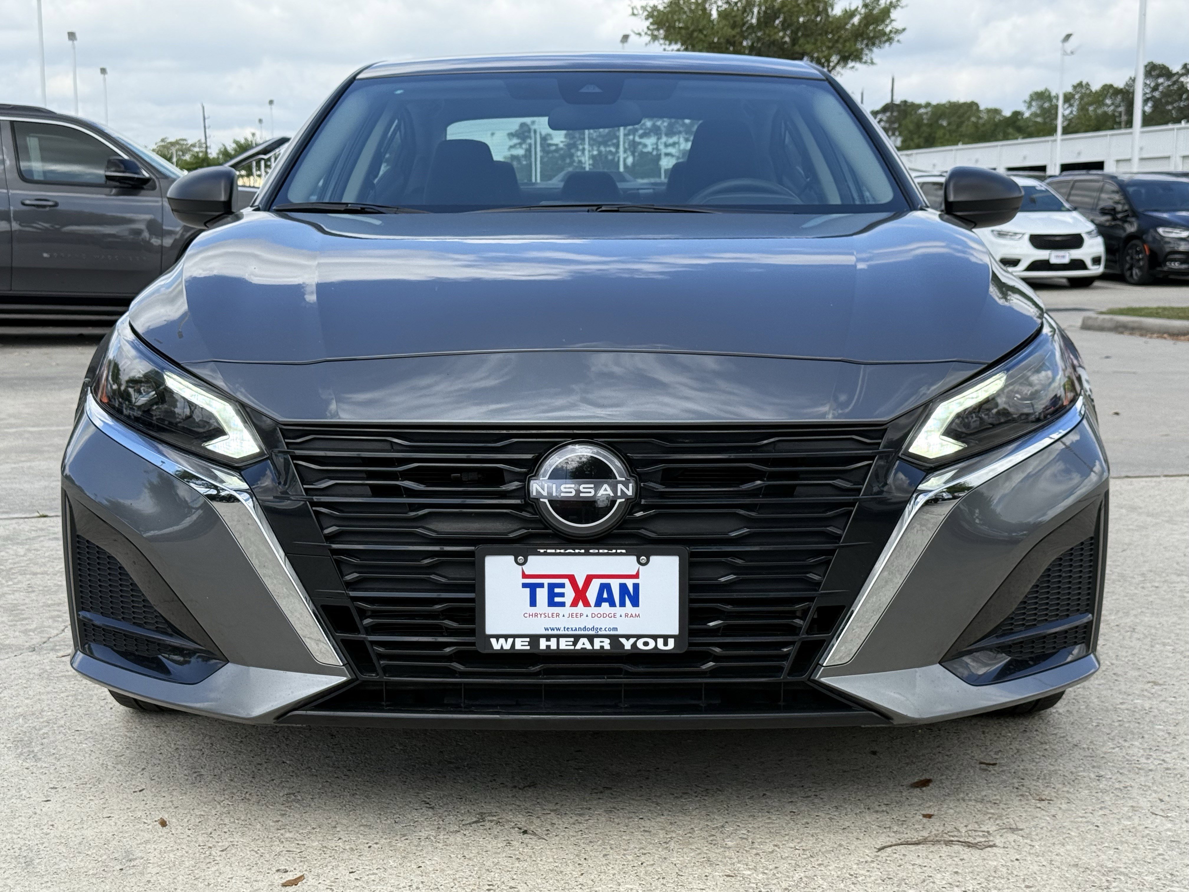 Used 2025 Nissan Altima 2.5 SV FWD image 11