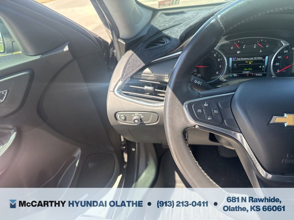 Used 2016 Chevrolet Malibu LT w/ Leather Package FWD image 4