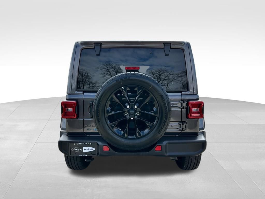 Used 2025 Jeep Wrangler Unlimited Sahara image 9