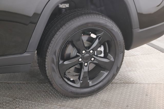 Used 2025 Jeep Grand Cherokee L Limited w/ Black Appearance Package image 14