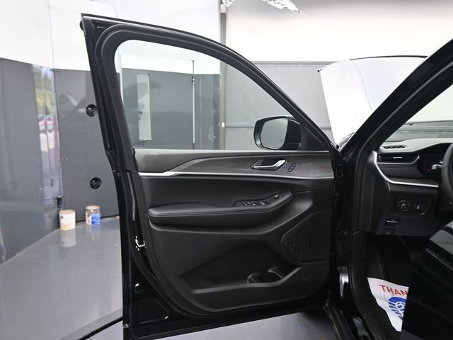 New 2025 Jeep Grand Cherokee Limited w/ Luxury Tech Group II image 43