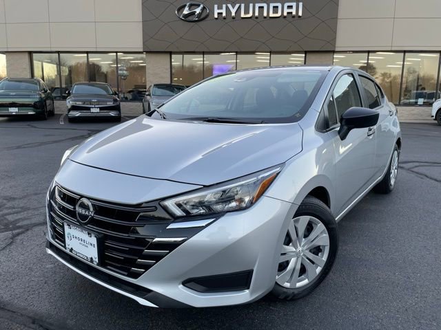 Used 2025 Nissan Versa S w/ Trunk Package image 1