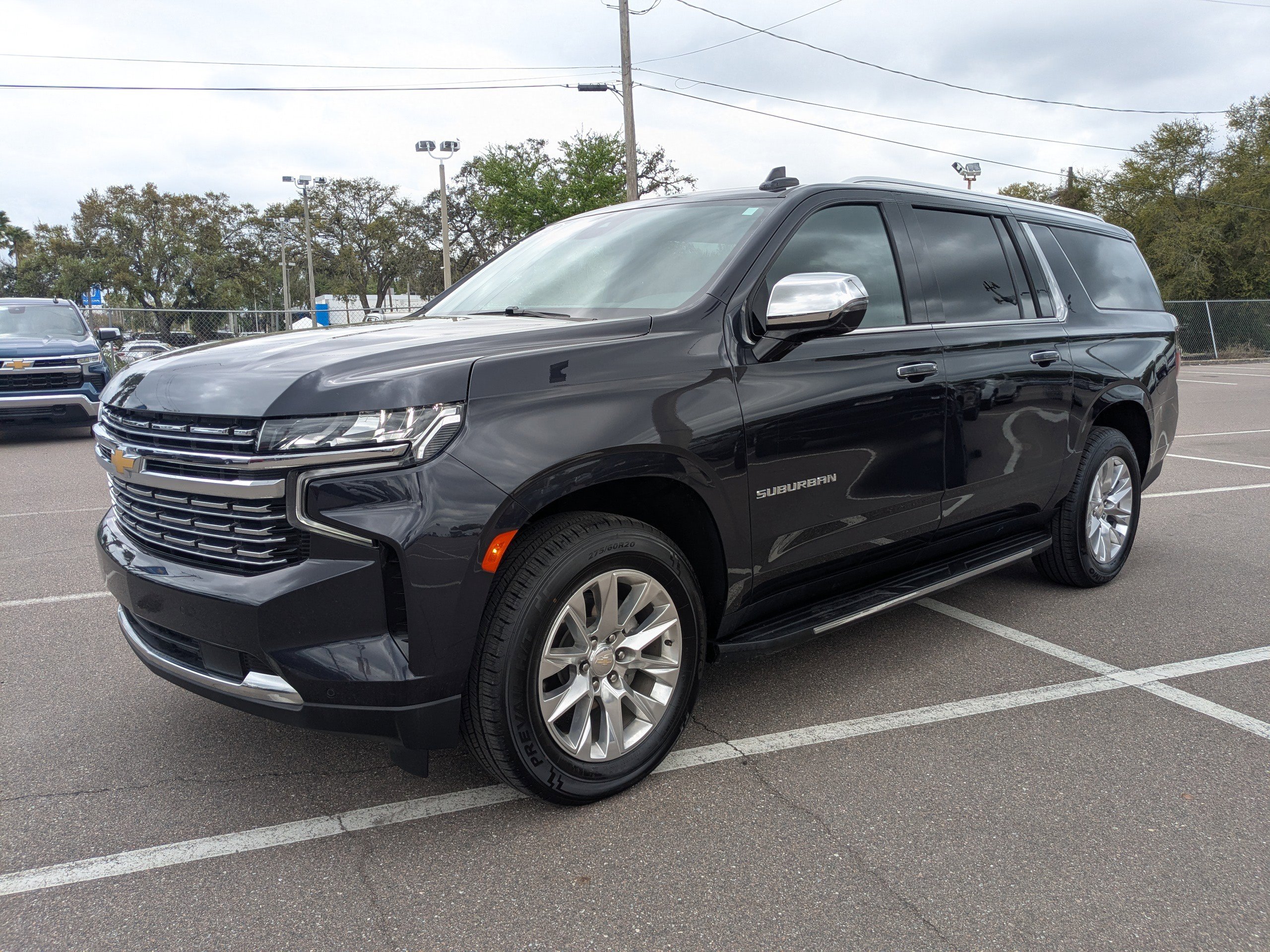Used 2023 Chevrolet Suburban Premier image 8