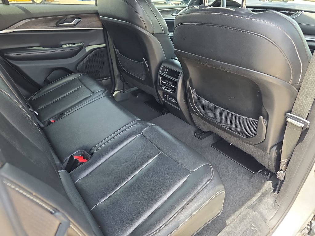 Used 2024 Jeep Grand Cherokee Limited AWD/4WD image 11